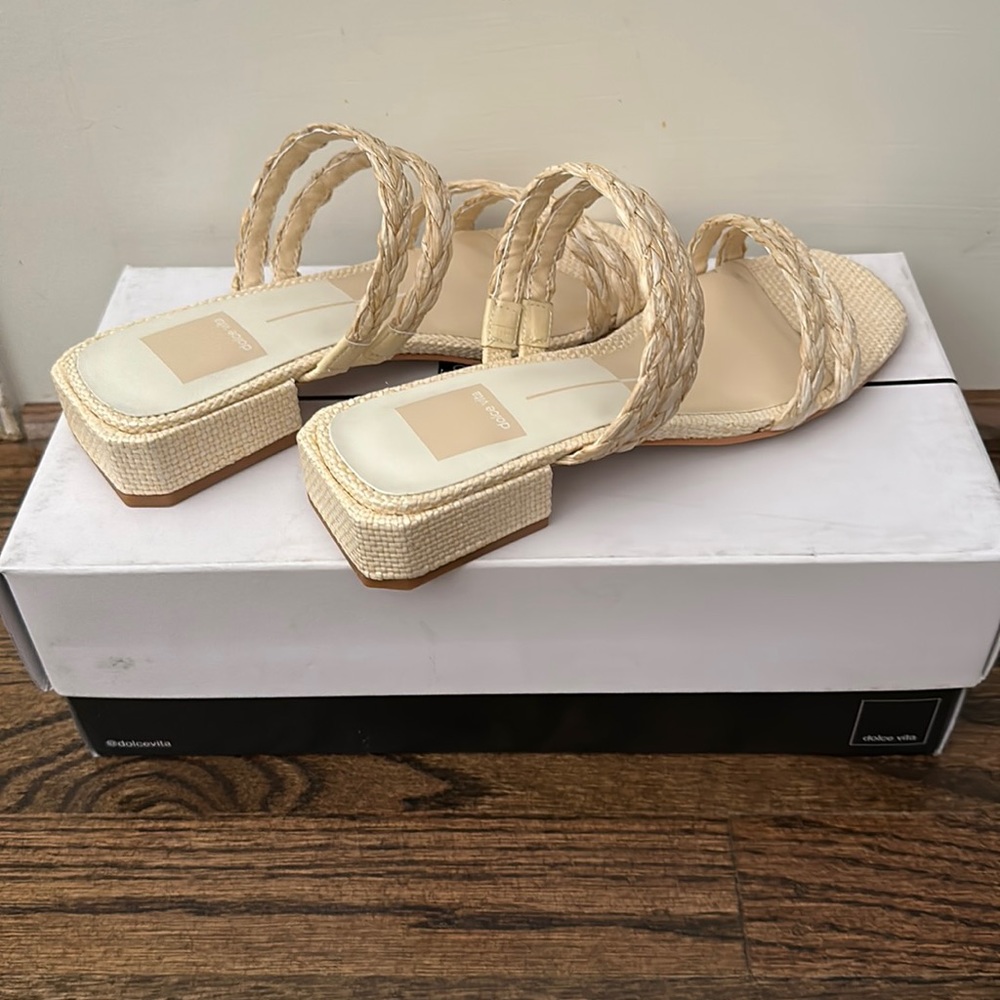Dolce Vita Raffia Haize sandal size 5